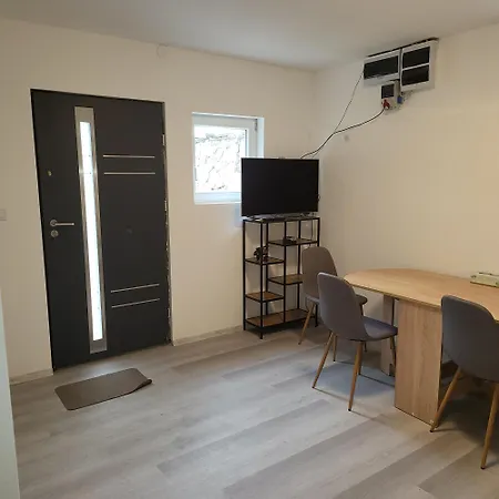 Apartment Kali Medence Kapuja 3
