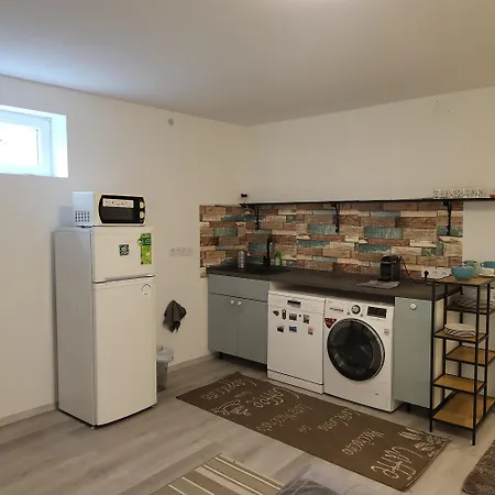Kali Medence Kapuja 3 Apartment Zanka