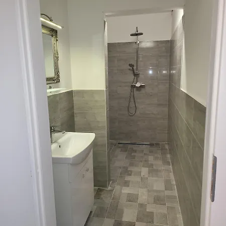 Apartment Kali Medence Kapuja 3 *
