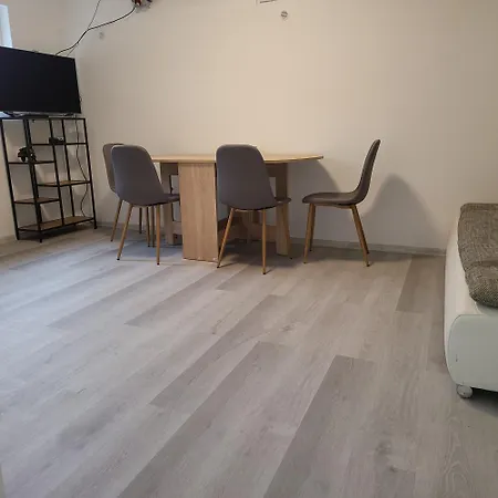 Kali Medence Kapuja 3 Apartment *
