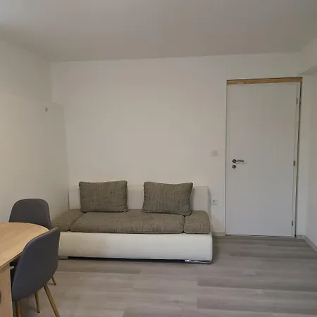 Kali Medence Kapuja 3 Apartment Zanka